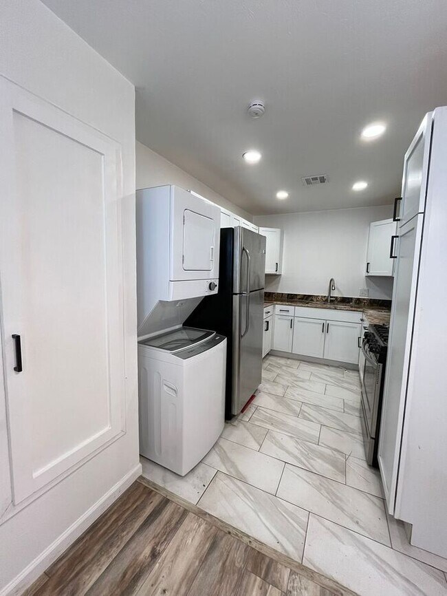 Building Photo - Large 1 Bed 1 Bath Apt in Aurora Add NW OKC