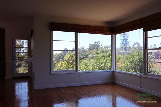 Building Photo - 2974 Maple Ct