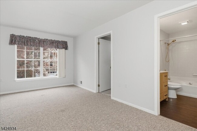 Building Photo - 5 Ajax Ct