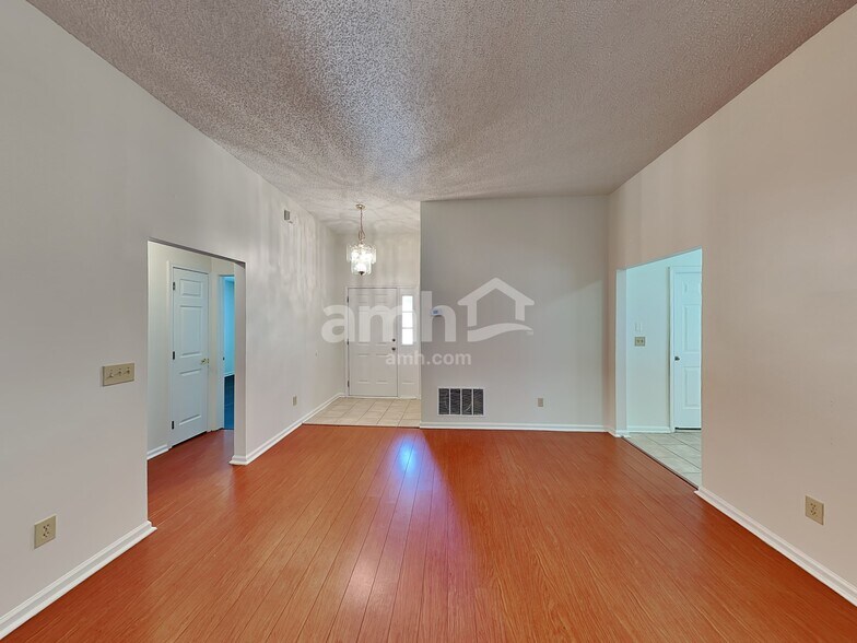 Building Photo - 7804 Spring Branch Dr S