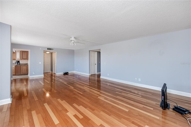 Building Photo - 736 Island Way