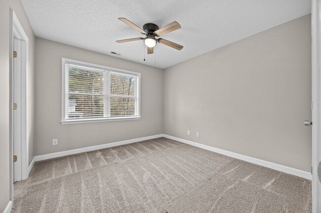 Building Photo - 3 Bedroom Duplex in Lillington