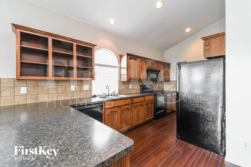 Building Photo - 1101 Vista View Dr