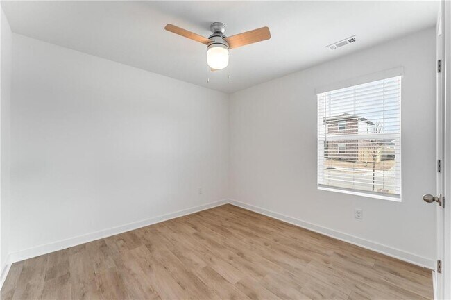 Building Photo - 114 S Maroon Ave