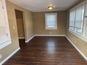 Building Photo - 101 S Willis Ave