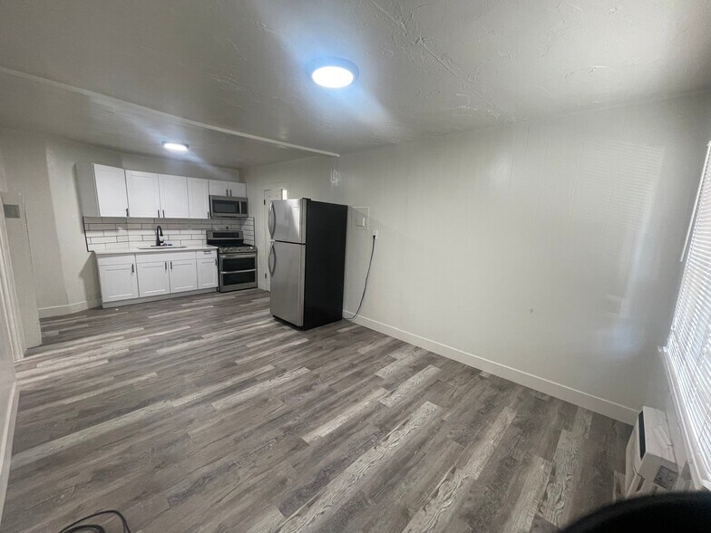 Building Photo - 1291 E Villa Vis Ave