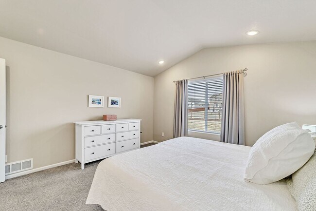 Building Photo - 13170 Valley Peak Dr