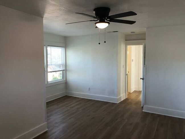 Building Photo - Two Story Home - 7 Bedrooms and 4 Bathroom...