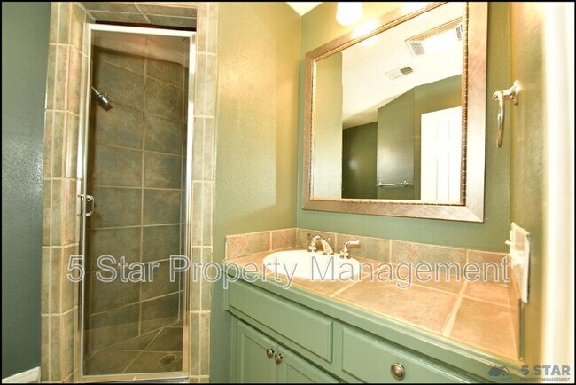 Building Photo - 6598 Eagle Ridge Dr