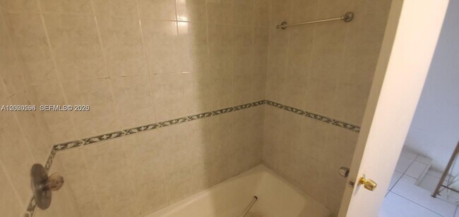 Building Photo - 465 Swallow Dr