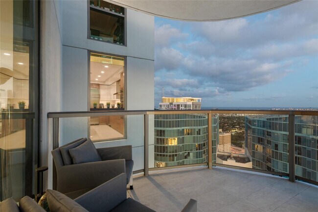 Building Photo - 100 E Las Olas Blvd