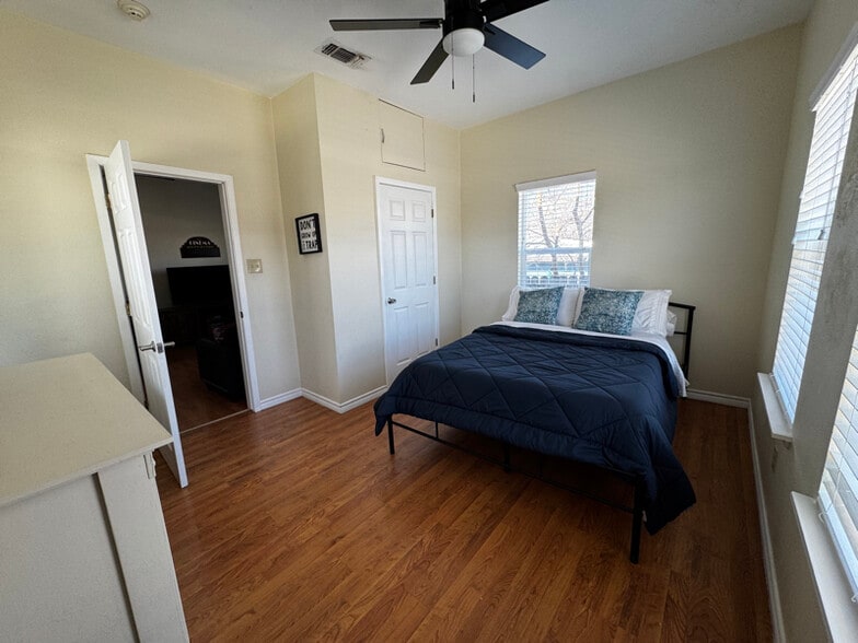 Building Photo - 319 S Olive St