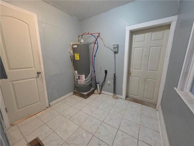 Building Photo - 14 Southern St