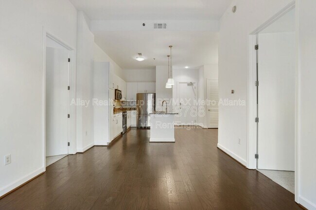 Building Photo - 711 Cosmopolitan Dr NE