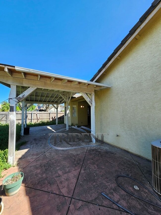 Building Photo - 3 bedroom, 2 bath house