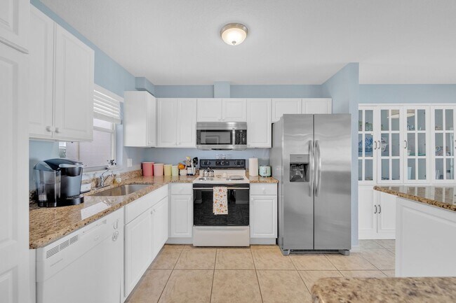 Building Photo - Annual furnished 2 bed/2 bath Villa in Sarasota close to Siesta Key!