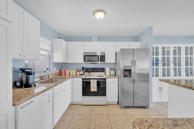 Building Photo - Annual Furnished spacious Villa close to Siesta Key!