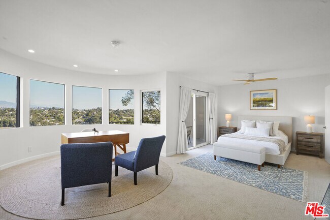 Building Photo - 1850 San Jacinto St