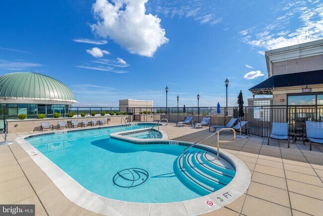 Building Photo - 1915 Towne Centre Blvd