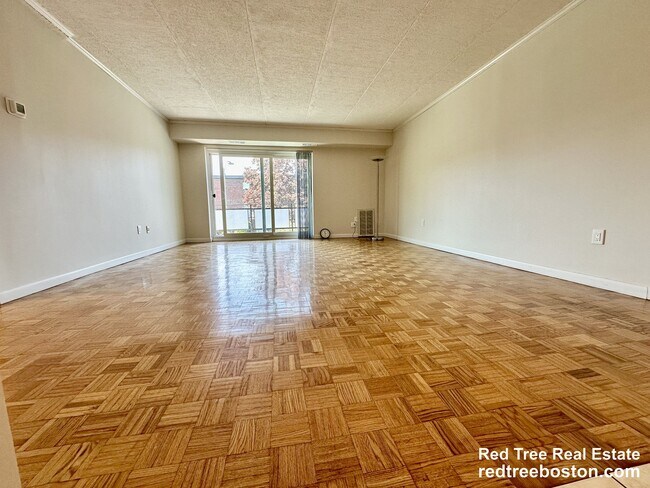 Building Photo - 44 Broadlawn Park