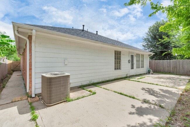 Building Photo - 8914 Dirby St