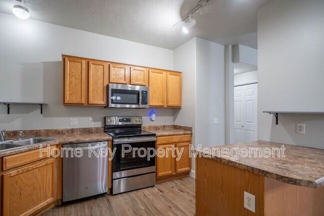 Building Photo - 184 S Valley View Dr