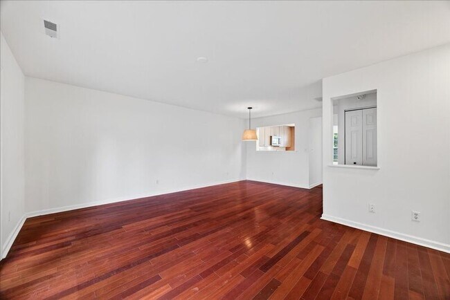 Building Photo - 1371 Le Parc Terrace