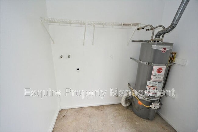 Building Photo - 703 Arneill Rd