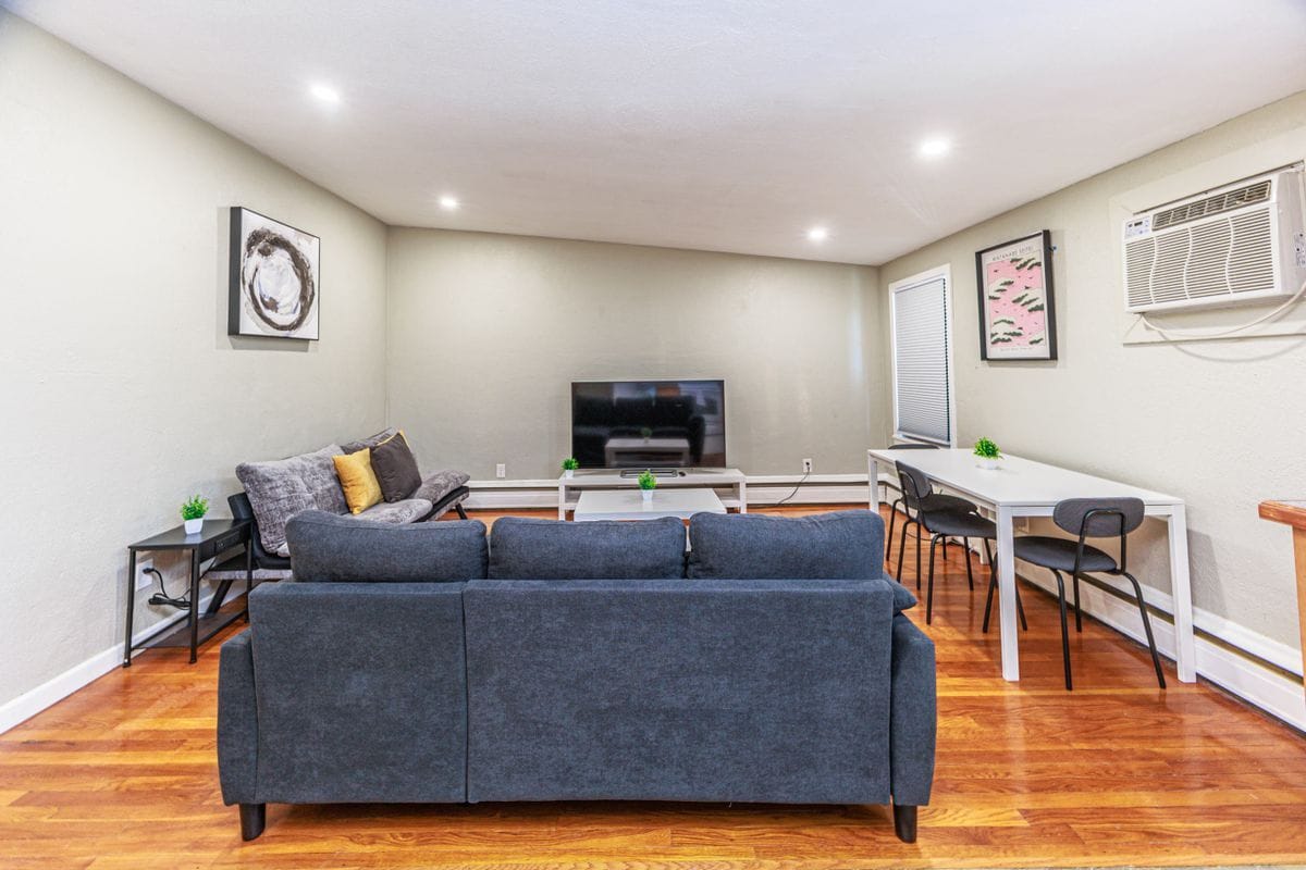 Building Photo - 37 Smith St