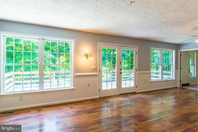 Building Photo - 23258 Oak Dr