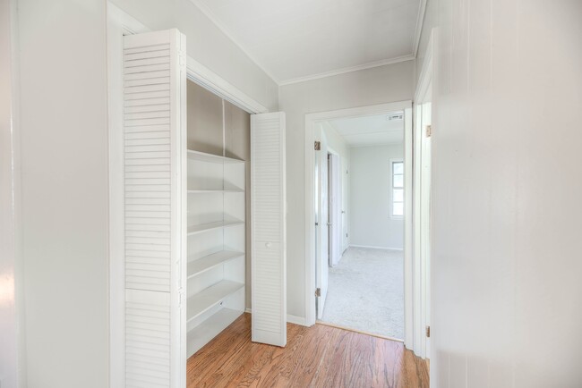 Building Photo - 1606 E Taylor Lake Cir