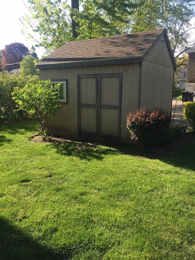 Building Photo - 272 E 15th St