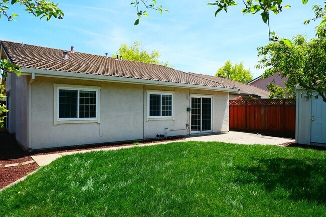 Building Photo - 33975 Frederick Ln