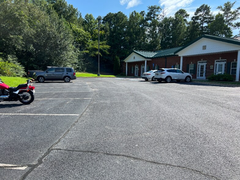 Building Photo - 3100 Five Forks Trickum Rd SW