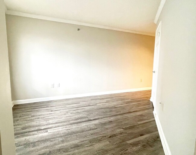 Building Photo - MARCH RENT FREE!!!! RENOVATED 1BD CONDO!! ...