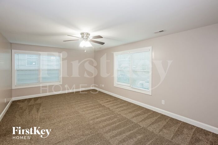 Building Photo - 1401 Living Wy