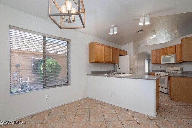 Building Photo - 1452 W Blue Ridge Way