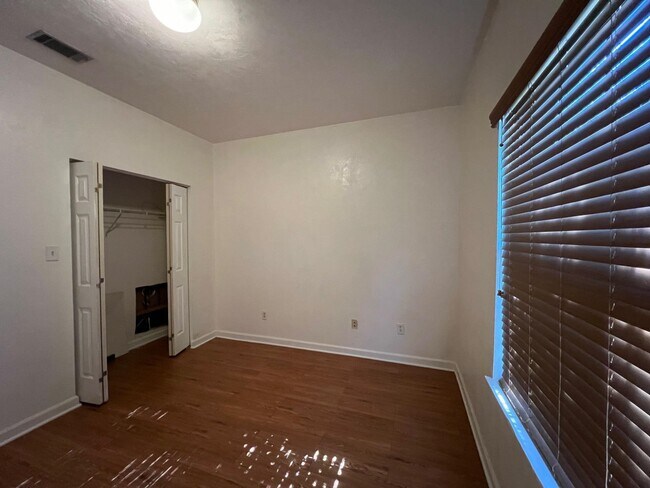 Building Photo - 2552 Panther Creek Rd