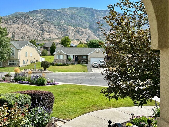 Building Photo - 8961 N Cottage Cyn Dr