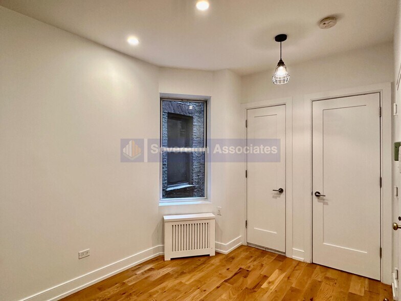 Building Photo - 95 E 7th St