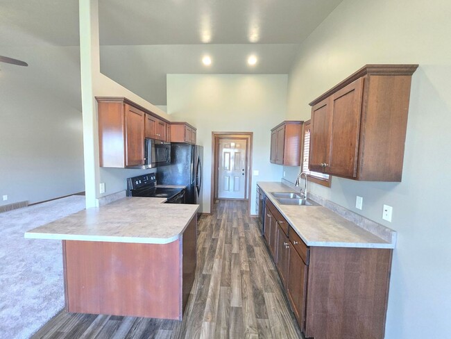 Building Photo - East Sioux Falls 4 Bed, 3 Bath Walkout Twi...
