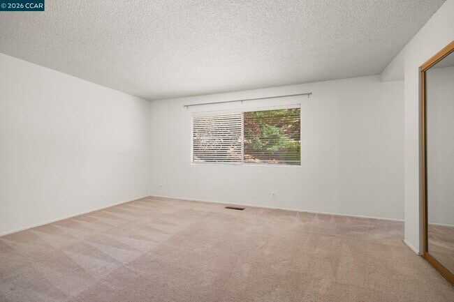 Building Photo - 340 Borica Dr