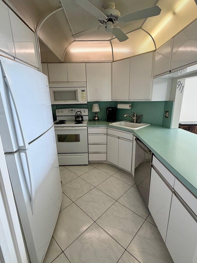 Building Photo - 133 N Pompano Beach Blvd