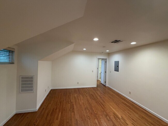 Building Photo - 1630Lynd