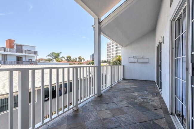 Building Photo - 11667 Gorham Ave