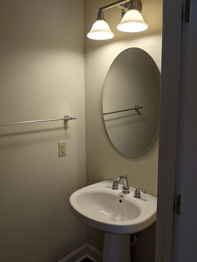 Building Photo - 3 Bedroom End Unit with Garage!