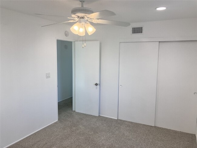 Building Photo - 9022 Hyde Park Dr