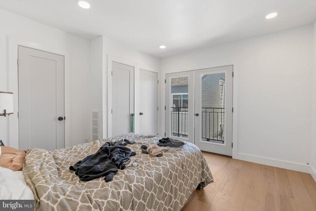 Building Photo - 2117 Clymer St