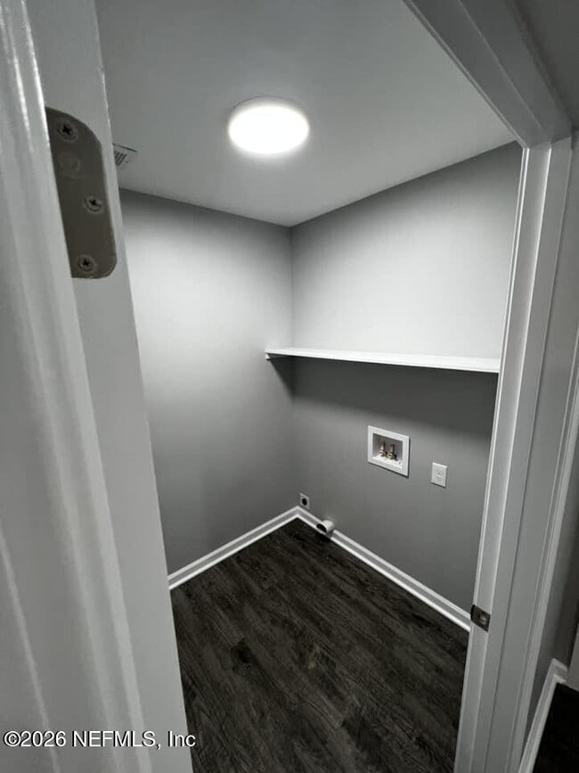 Building Photo - 11169 Thomas Dr