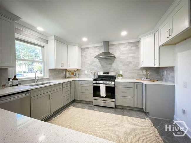 Building Photo - 1092 West Lake Dr